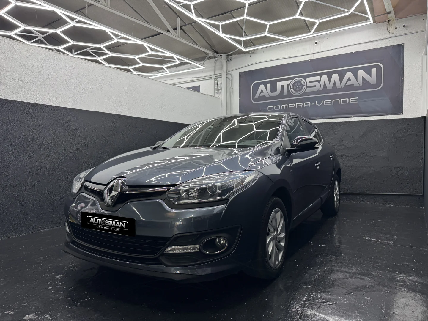 RENAULT Megane Limited Energy TCe 115 SS Euro 6 2015 Gasolina Gris - Vista lateral